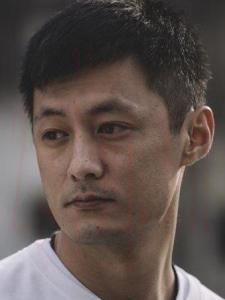 黃世東