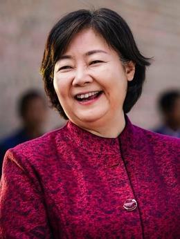 村民（薩日娜飾演）