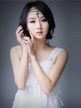 歐陽真希（白莫菲飾演）