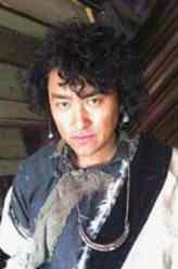 帕差·隆（阿帕·斯瑞通飾演）