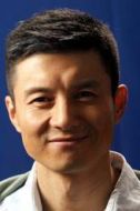 任偉